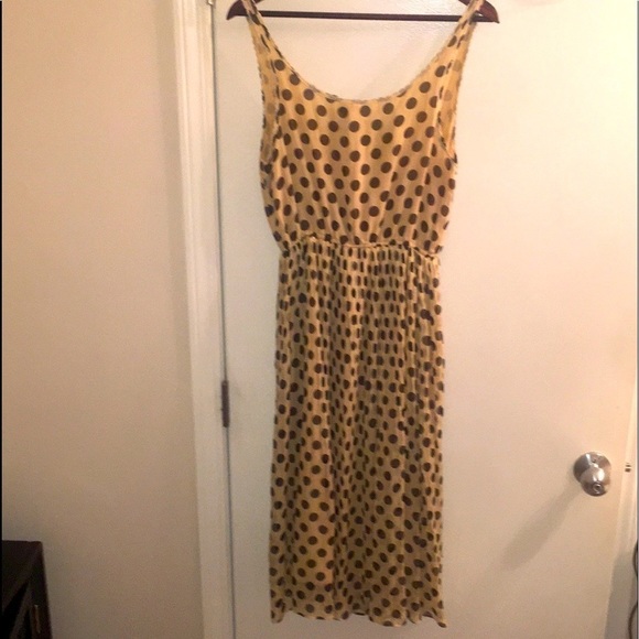 ❤️ COVET PLEATED MAXI DRESS IN COFFEE POLKA DOT - Picture 5 of 8